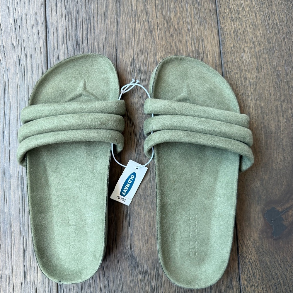 🆕 Green Slide Sandals, gender neutral